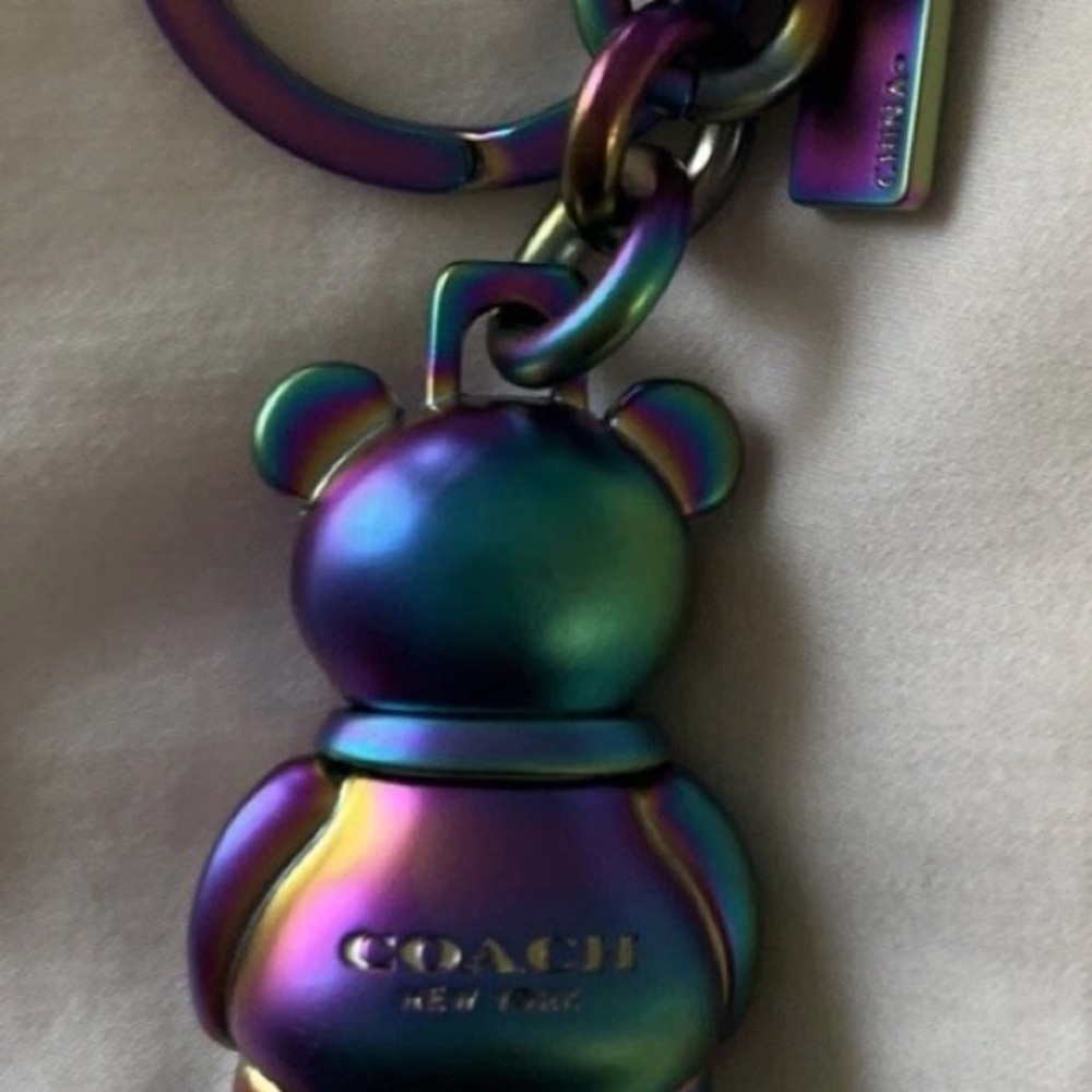 Coach 3D Multicolor oil slick, iridescent Metallic bear. Rare. Keychain FOB. - Picture 14 of 14